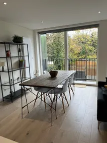Lovely 1st Flr 2 Bed 2 Bath Flat in Esher - Image 2