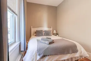 10 min Logan Airport- 2 Bed/2 Bath, Sleep 5 - Image 3