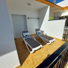 Penthouse with a big terrace, next to the beach - Image 5