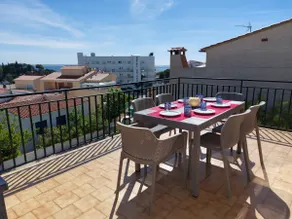 Penthouse with a big terrace, next to the beach - Image 3