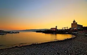 Marigrè Belle maison de vacances en bord de mer avec jardin et vue sur l'Etna de 2 à 8 personnes - Image 2