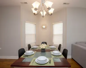 Luxury duplex home in Roscoe Village/Wrigley Field with Free Street Parking - Image 2