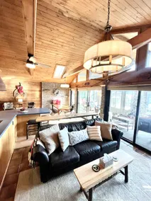 Schroon Lake’s Coziest Lakefront Getaway - Image 2