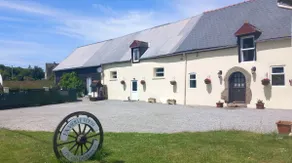Picturesque 19th-Century Farmhouse for up to 15. - Image 1