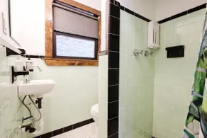 13mi to Bathhouses/Trails, FAST Wifi, 50” TV - Image 5
