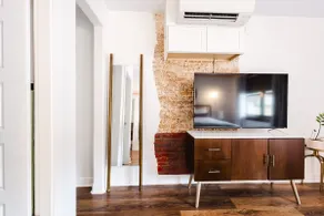 13mi to Bathhouses/Trails, FAST Wifi, 50” TV - Image 4