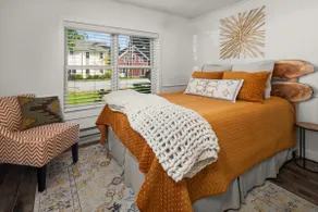 Cozy Bungalow Home in the Heart of Stowe Village - Image 3