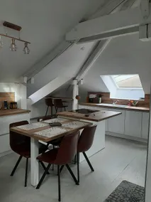 2 bedrooms, 2 bathrooms, bright - Image 2