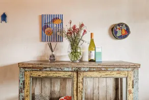 Le Souef Retreat - Pet-Friendly Escape w Cosy Fire - Image 3