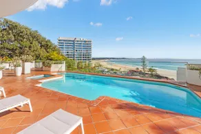 Kirra Penthouse, Stunning Views, 2BR Parking, Pool - Image 3