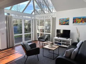 Cozy vacation home with conservatory - Image 2