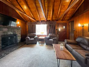 Beautiful Poconos Log Cabin on Private Resort - Image 2