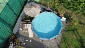 Quiet air-conditioned accommodation with garden and pool - Image 2