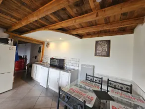 Quiet air-conditioned accommodation with garden and pool - Image 5