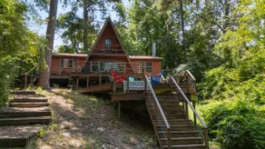 A Red House - Lakeview AFrame on Lake Livingston - Image 3
