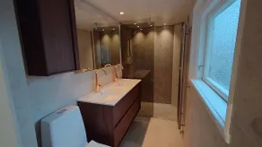 Quiet suite in the best location with amazing courtyard! - Image 4