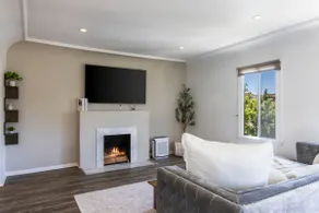 3BR/2BA Apt | Beverly grove & melrose area - Image 3