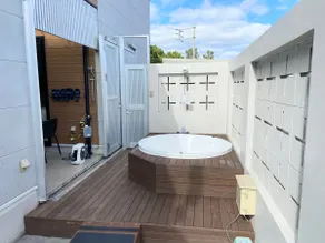 World TV / Sauna / Jacuzzi / Karaoke / BBQ / Air toys / 2 toilets / 2 showers - Image 3