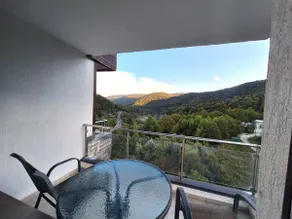 Colina Blossom Retreat – Private Parking & View - Image 3