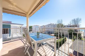 SEA VIEWS 50m BEACH APARTMENT, WiFi included - Image 3