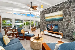 Modern Hawaiian Cottage - Ocean Across the Street - Image 2