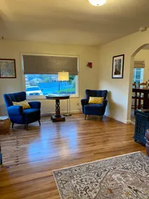 Quaint Downtown Cottage - Image 2