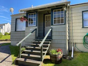 Quaint Downtown Cottage - Image 3