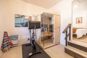 3 BR/3BA, Heavenly, huge yard, gym+sauna, 6 guests - Image 3