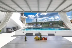 Twin's House1 - With shared Pool - Image 3
