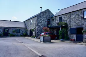 PEAK DISTRICT ROMANTIC Courtyard Loft, with Outdoor Japanese Whirlpool Bath - Image 3