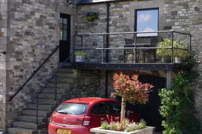 PEAK DISTRICT ROMANTIC Courtyard Loft, with Outdoor Japanese Whirlpool Bath - Image 4