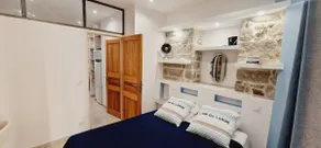 1BR stone walls • City center • Beach 5 min walk - Image 4