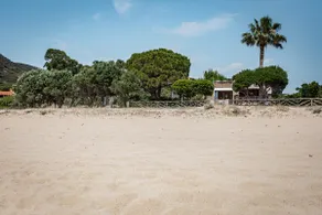 Strandvilla på den vackra Solanas-stranden - Image 4