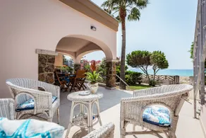 Strandvilla på den vackra Solanas-stranden - Image 3