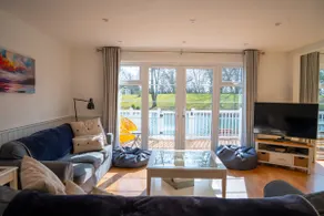 Luxurious, South-Facing Lakeside Lodge - Image 5