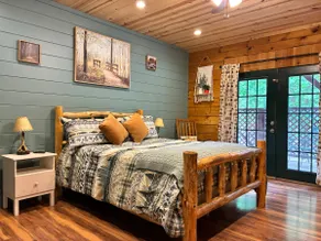 Fall Foliage Riverfront Cabin w/Hot Tub, King Bed, EV & Firepit & Mountain Views - Image 2