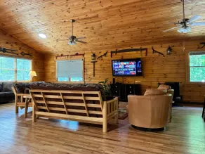 Fall Foliage Riverfront Cabin w/Hot Tub, King Bed, EV & Firepit & Mountain Views - Image 4