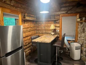 Beautiful rustic log home with lake access - Image 4