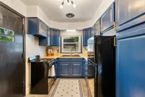 Stylish 1BR Near Main St |The Troubadour Suite - Image 5
