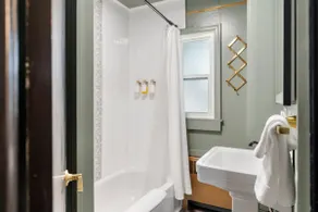 Stylish 1BR Near Main St |The Troubadour Suite - Image 4