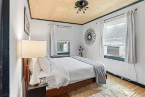 Stylish 1BR Near Main St |The Troubadour Suite - Image 3