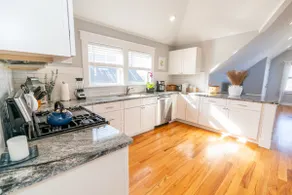 Skylight: Cozy 2 BR, Close to Yale & Downtown NHV - Image 4