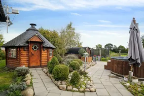 Cozy country property with sauna & wilderness bath - Image 2