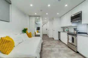 Luxury Studio Apartment Steps from Queen West - Image 2