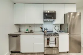 Luxury Studio Apartment Steps from Queen West - Image 5