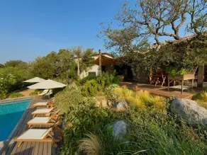 Villa com piscina no coração das rochas - Image 4