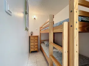 Pleasant villa with pool - Image 4