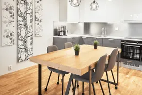 Modern, Bright, Close to the City Center & Parking - Image 2