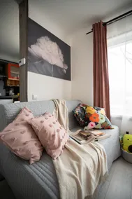 Bright Romantic Apartment Flowers – City Escape - Image 2