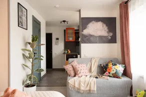Bright Romantic Apartment Flowers – City Escape - Image 3